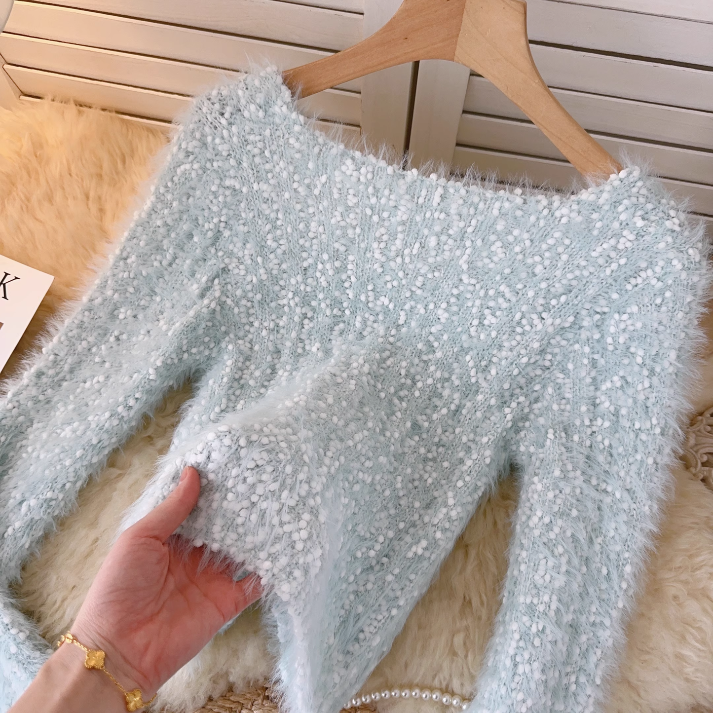 Knitted Sweater Women's Autumn and Winter Round Neck Bell Sleeve White Sweater YM1685