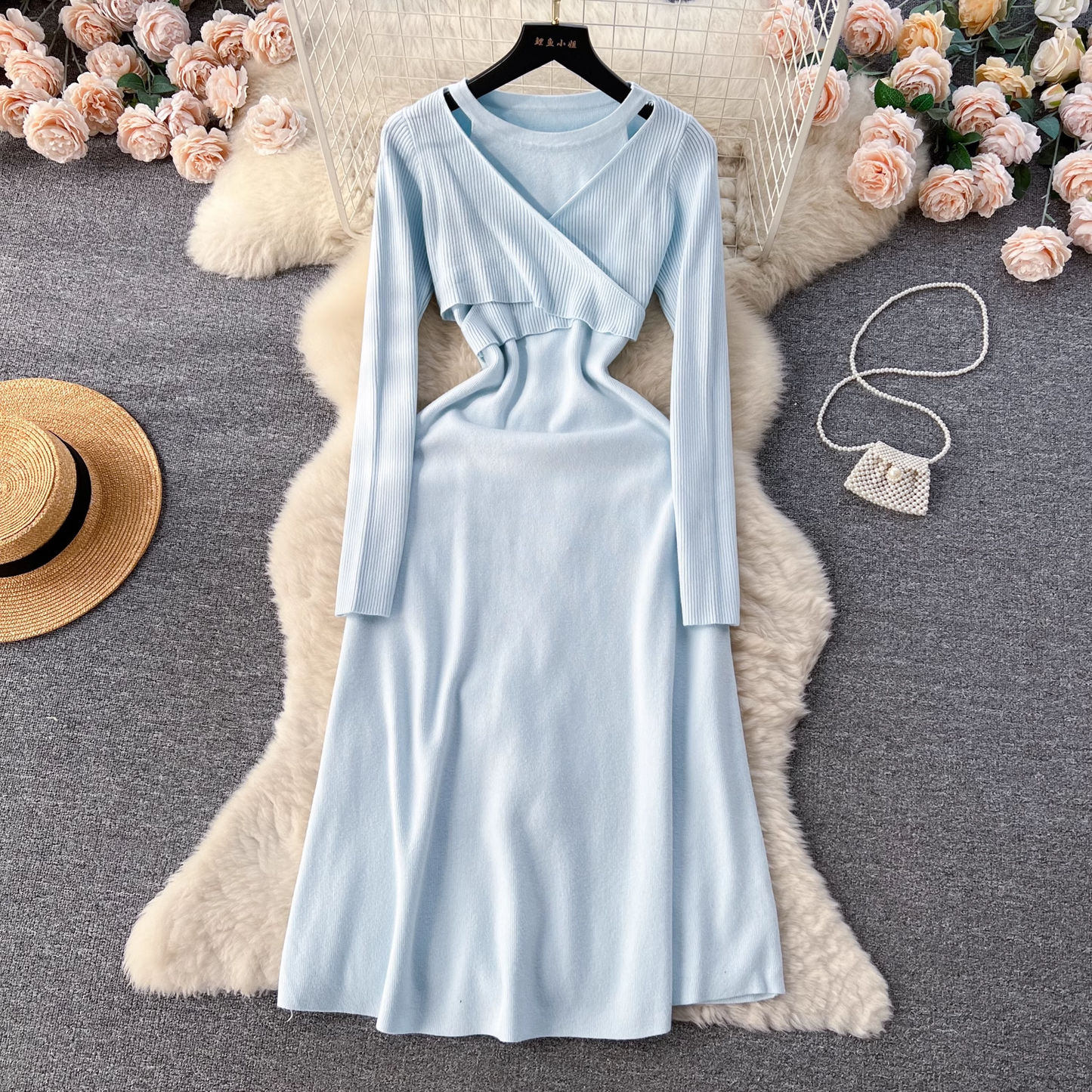 Long-sleeved knitted dress for women with high-end cross strap design  YM801