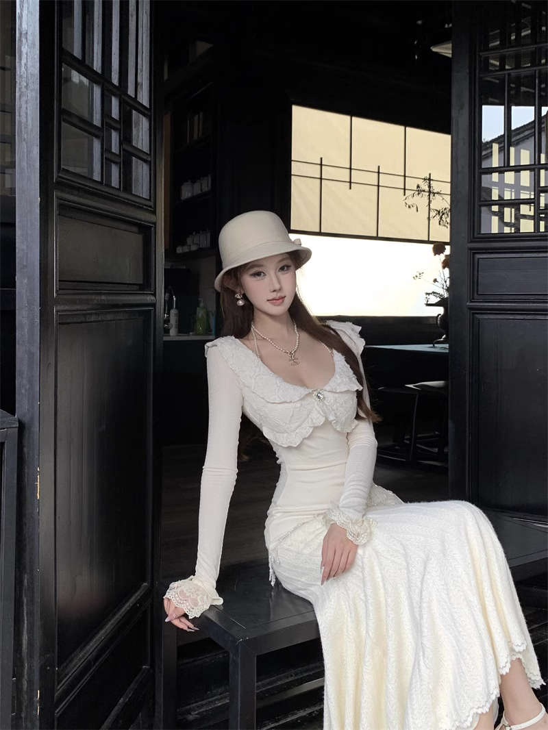 Off-white Round Neck Long-Sleeved Dress Lace Slim Mermaid Dress YM1815