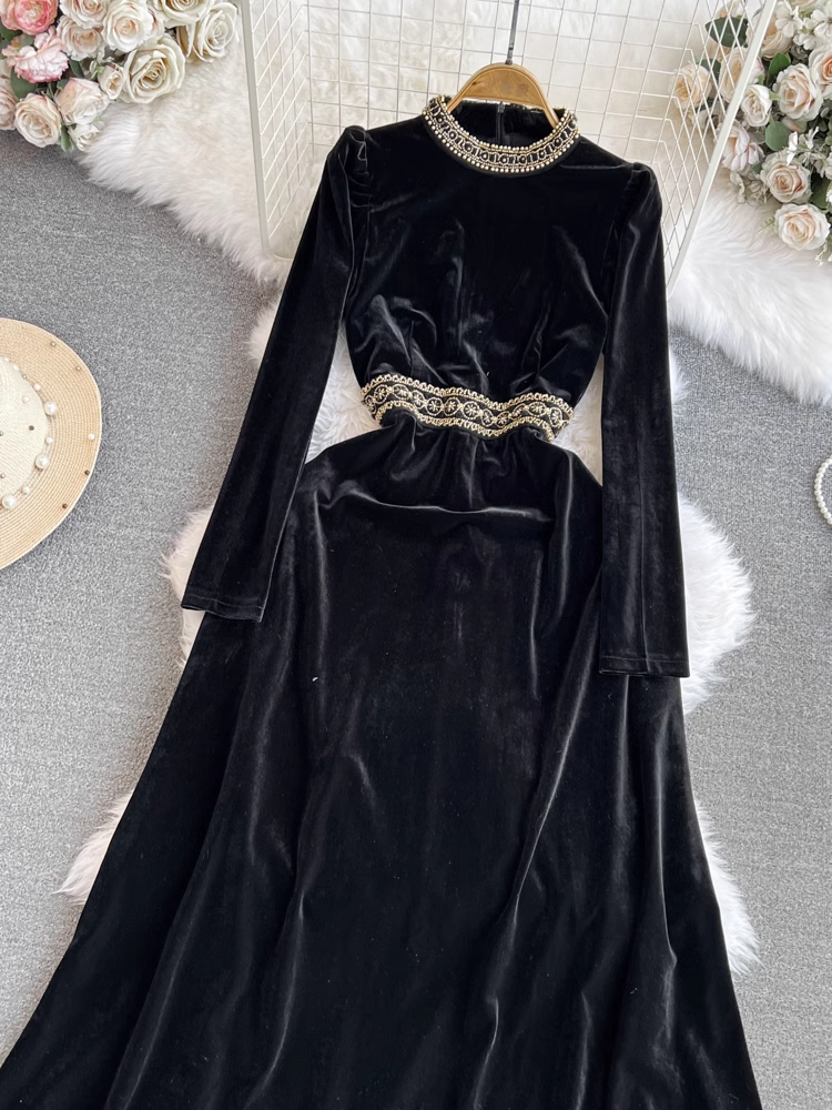 Long-sleeved A-line velvet dress with stand collar YM1017