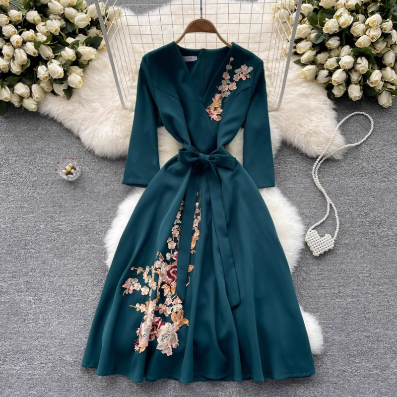 New style elegant V-neck lace-up dress YM690