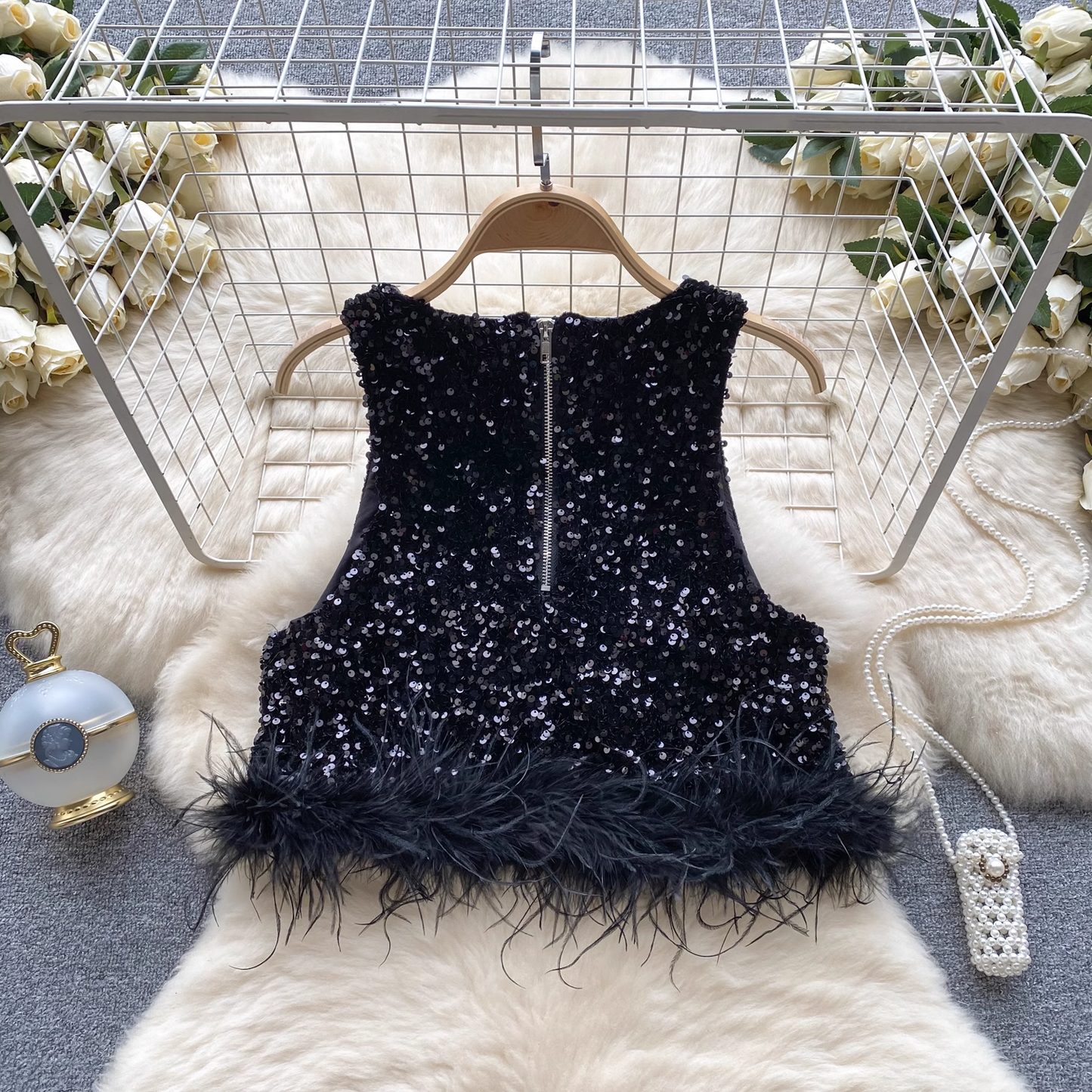 Round neck sleeveless sequined glitter vest for women furry patchwork short top YM535