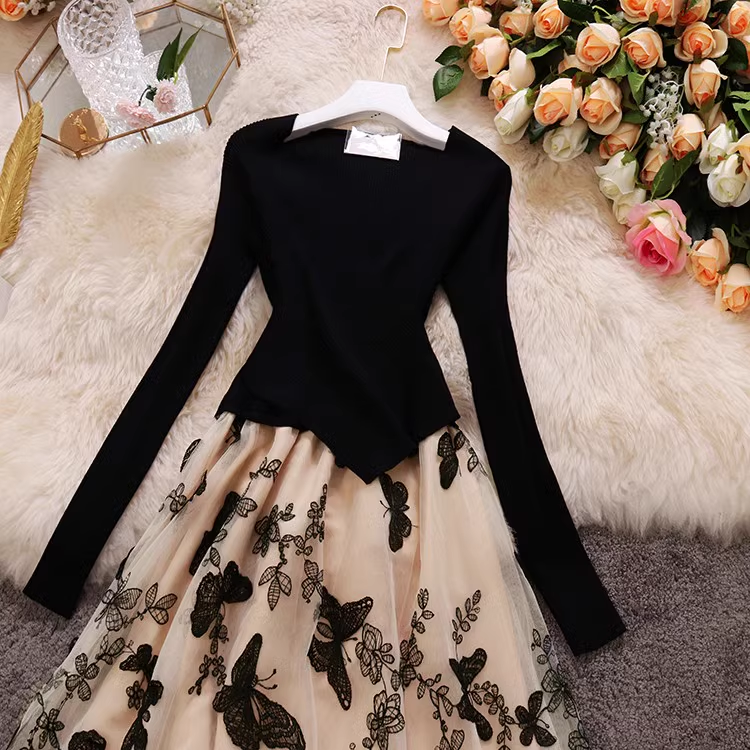 Spliced mesh midi skirt V-neck long-sleeved butterfly embroidered puffy dress YM598