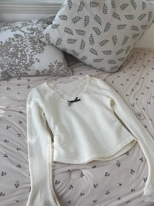 Sweet White Autumn And Winter Knitted Bottoming Sweater YM1808