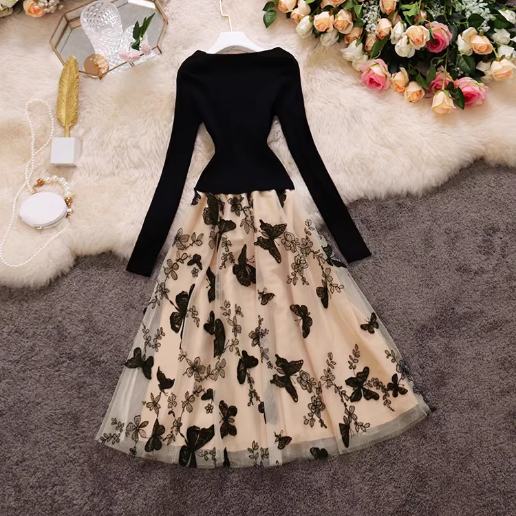 Spliced mesh midi skirt V-neck long-sleeved butterfly embroidered puffy dress YM598