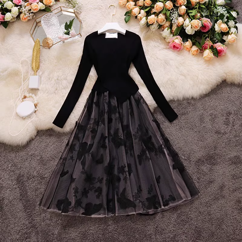 Spliced mesh midi skirt V-neck long-sleeved butterfly embroidered puffy dress YM598