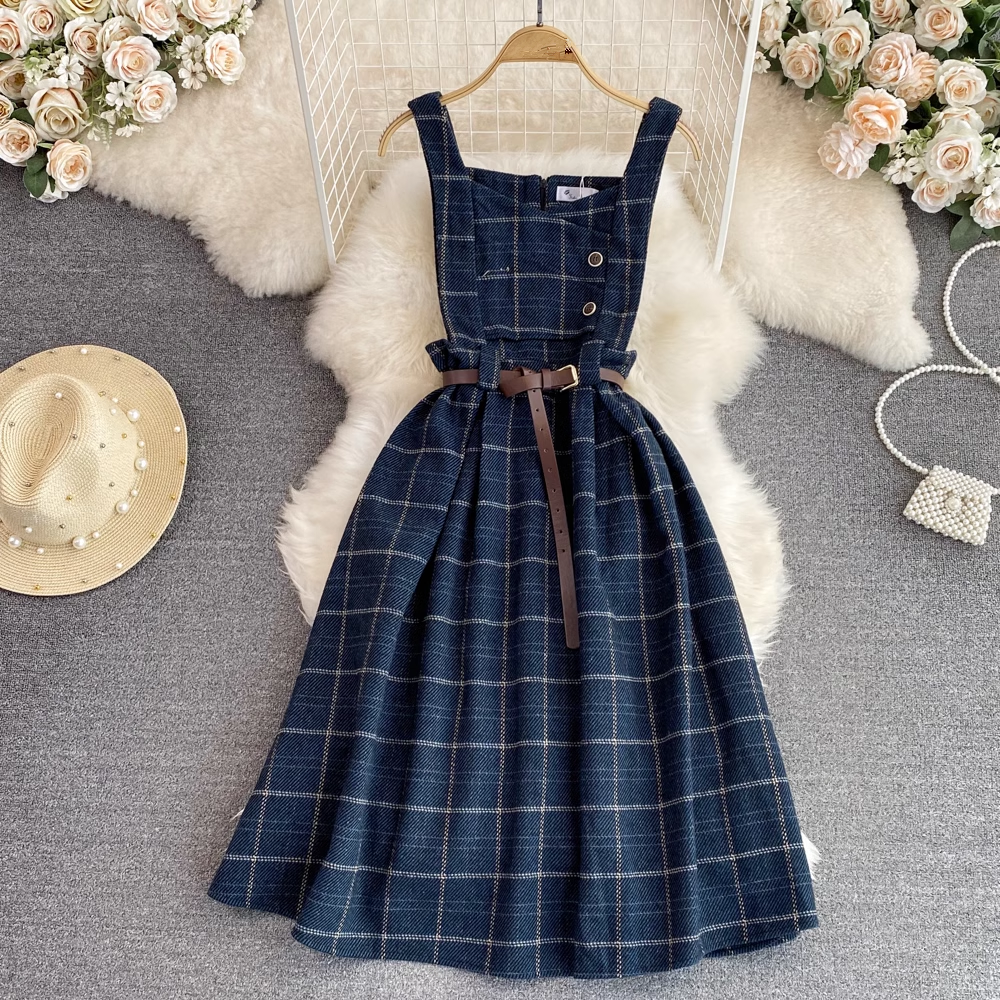 Plaid suspender dress retro style in autumn and winter YM838