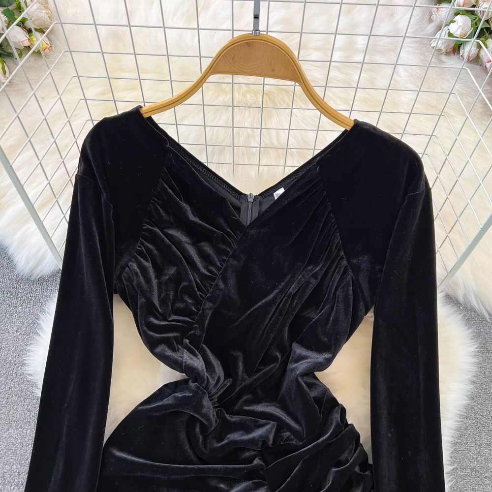 Long-sleeved V-neck pleated waist mid-length irregular slit velvet dress  YM811