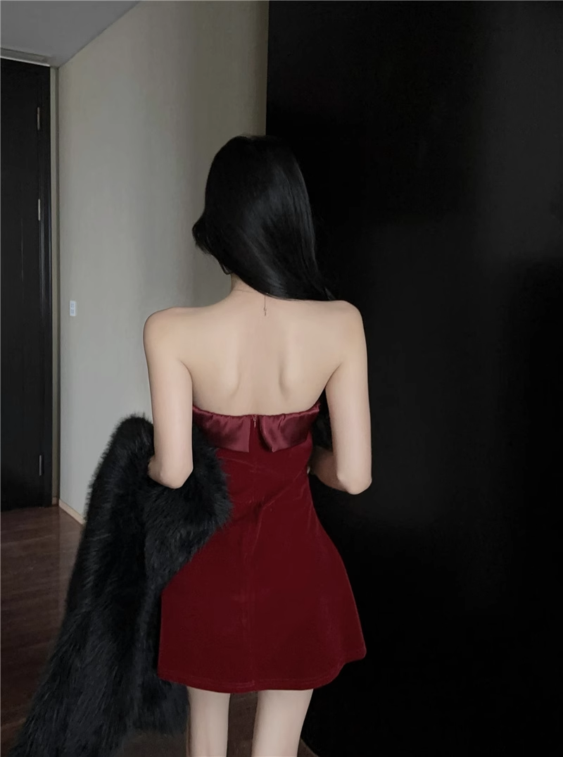 Beautiful Burgundy Velvet Strapless Cocktail Dress A-Line Mini Birthday Dress YM1835