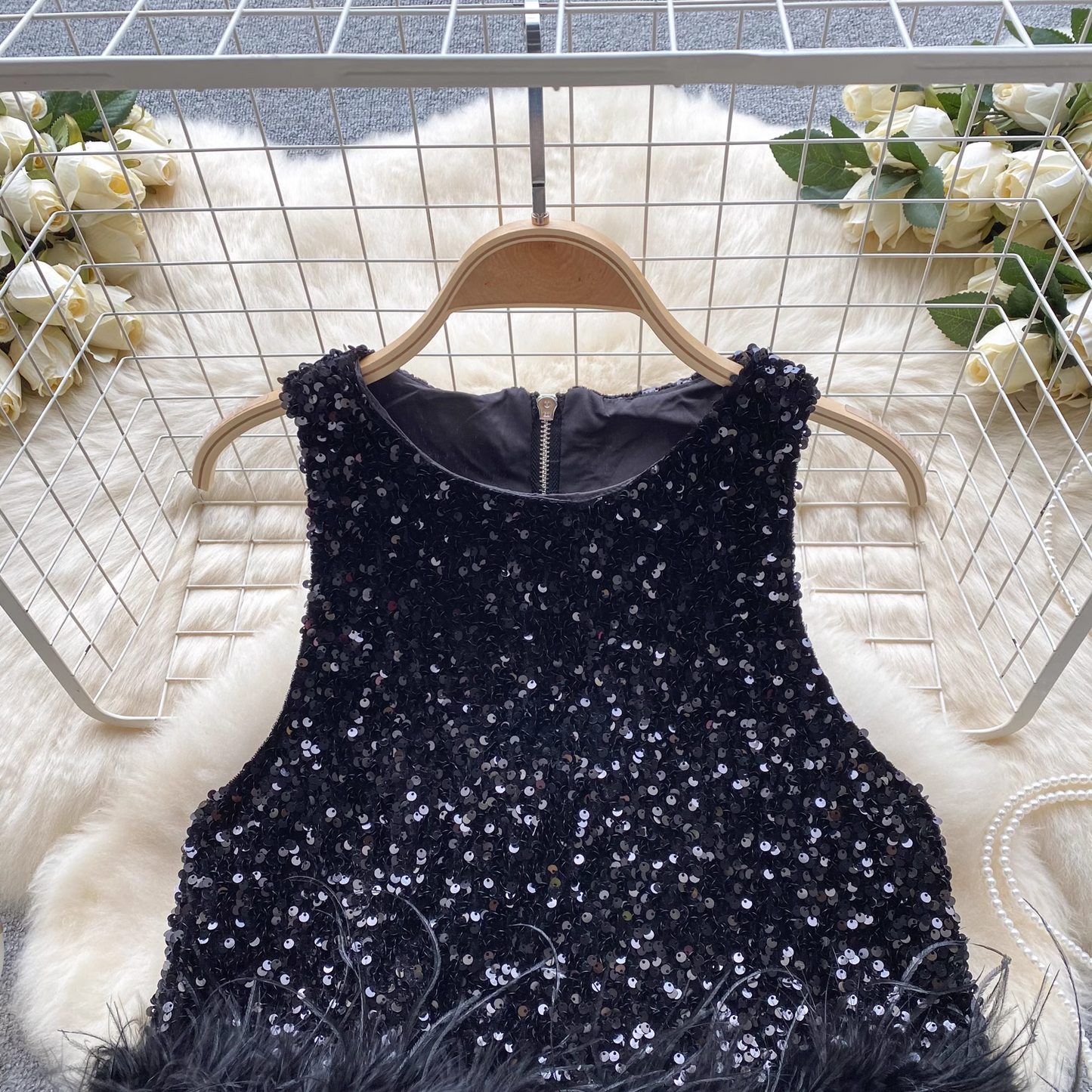 Round neck sleeveless sequined glitter vest for women furry patchwork short top YM535