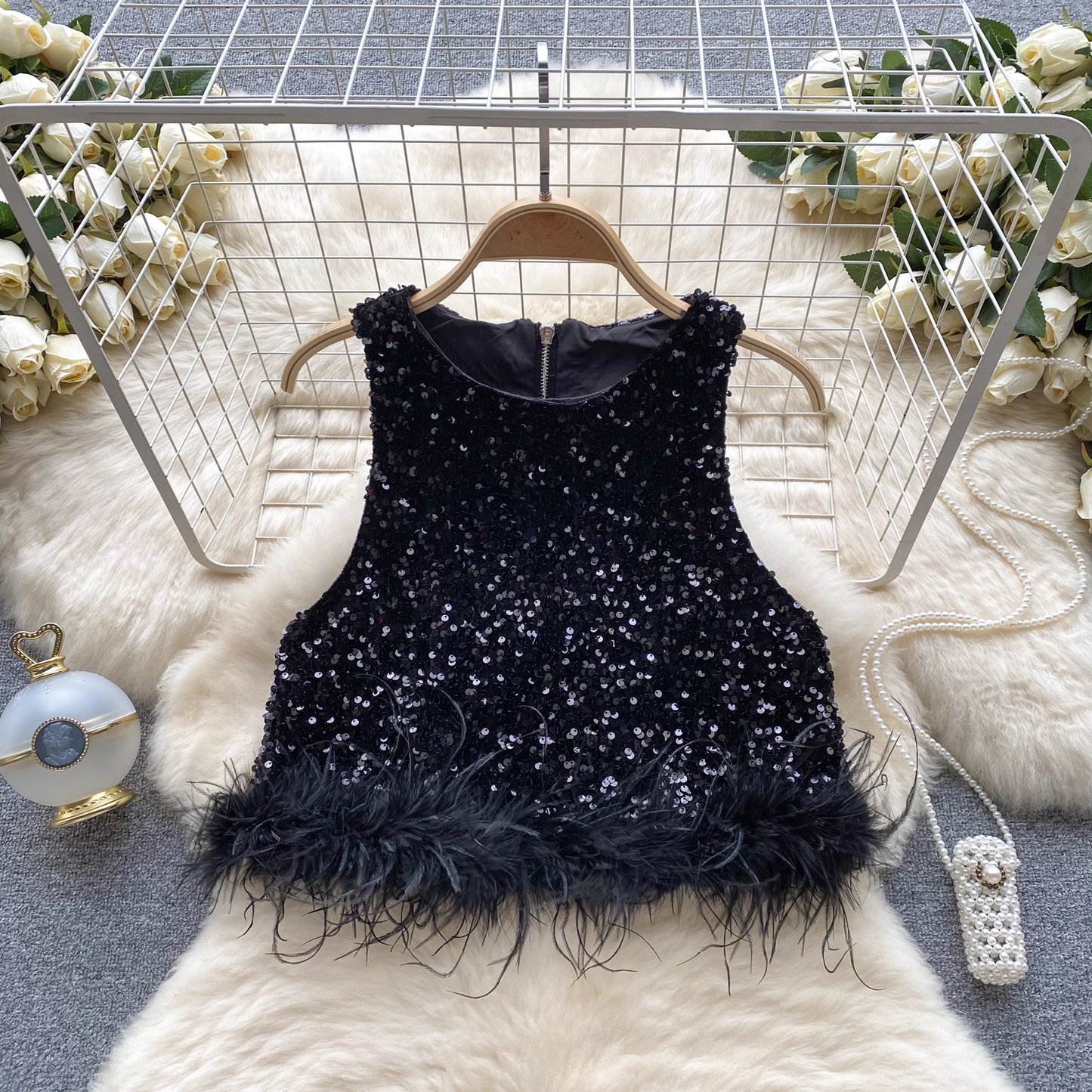 Round neck sleeveless sequined glitter vest for women furry patchwork short top YM535