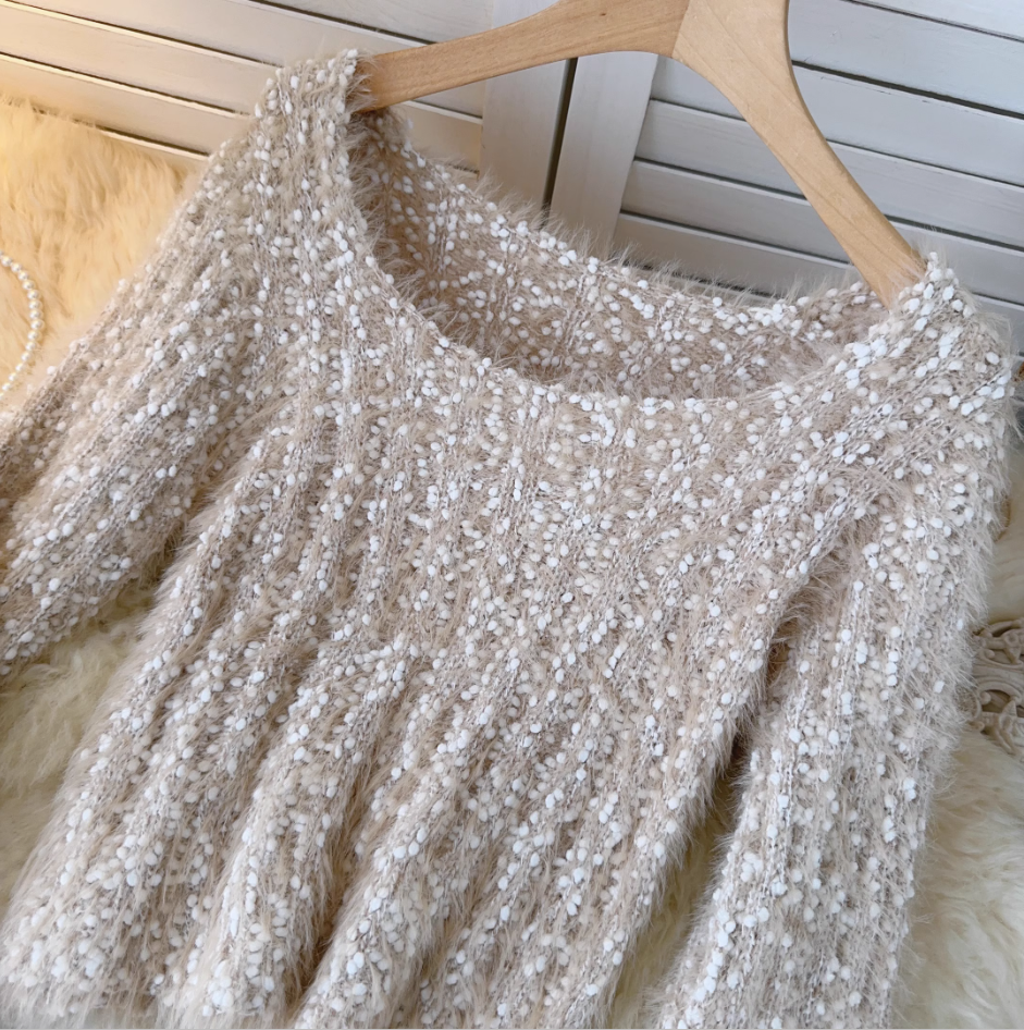 Knitted Sweater Women's Autumn and Winter Round Neck Bell Sleeve White Sweater YM1685